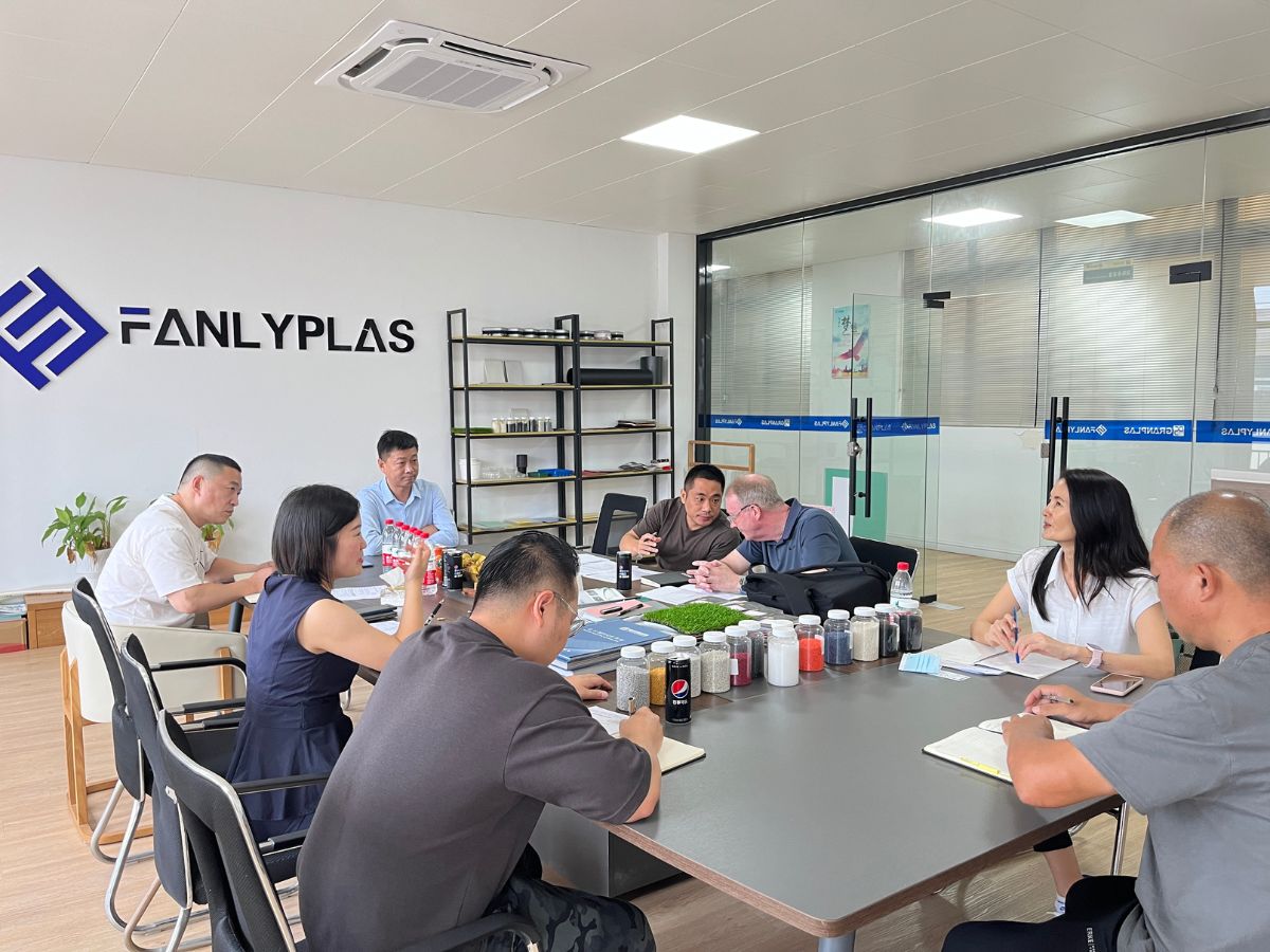 customers visit fanlyplas factory4 21