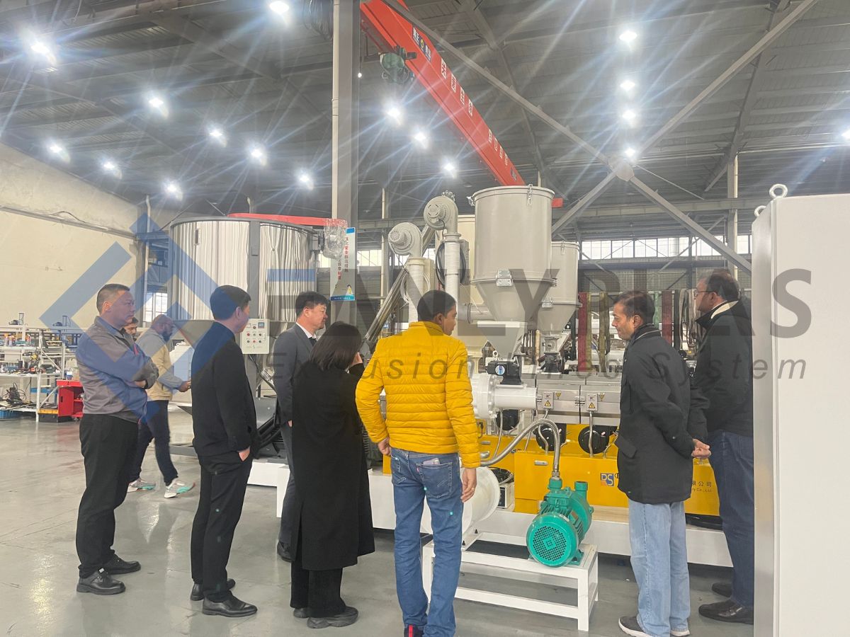 customers visit fanlyplas factory51