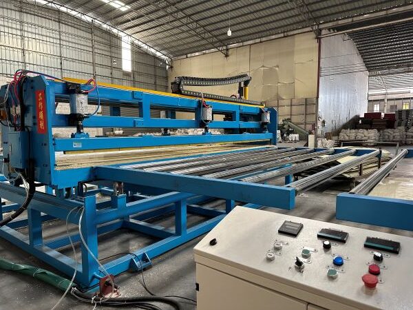 pe pp sheet extrusion line cutting machine fanlyplas 1