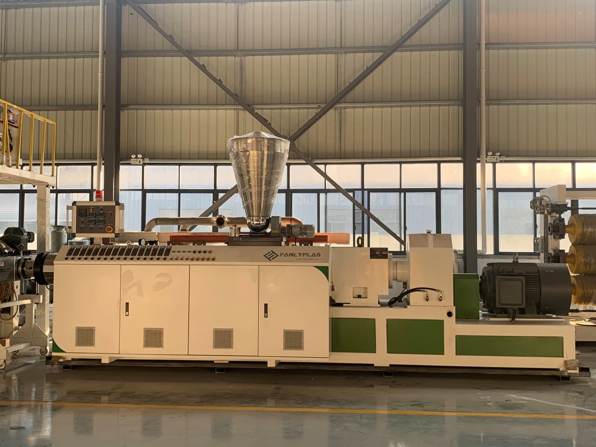 spc flooring production line extruder fanlyplas 1