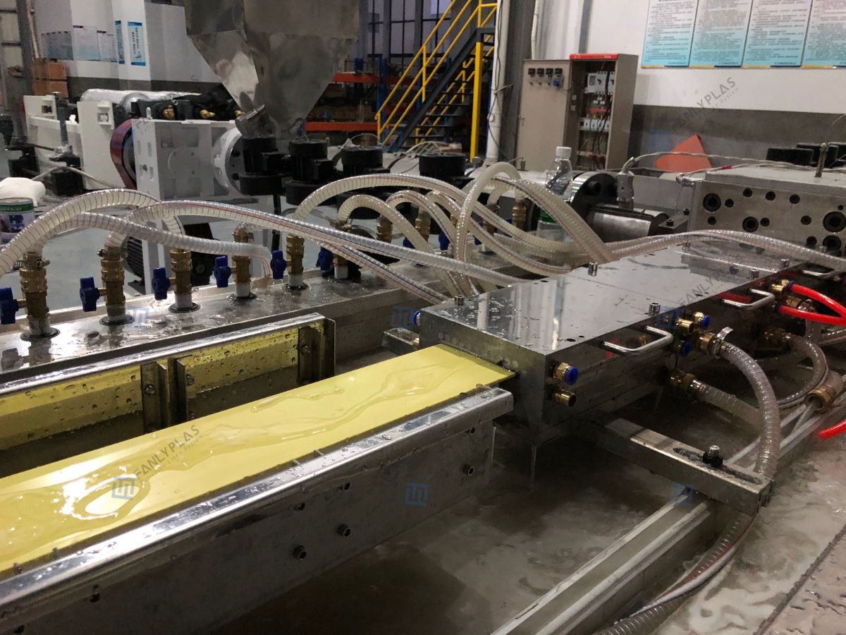 vacuum calibration system pvcwpc door frame extrusion line fanlyplas 1