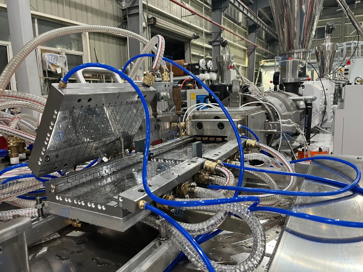vacuum calibration system wpc profile extrusion line fanlyplas 258201