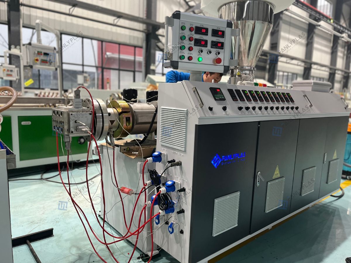 twin screw extruder wpc indoor louvers wall panel production line fanlyplas 1